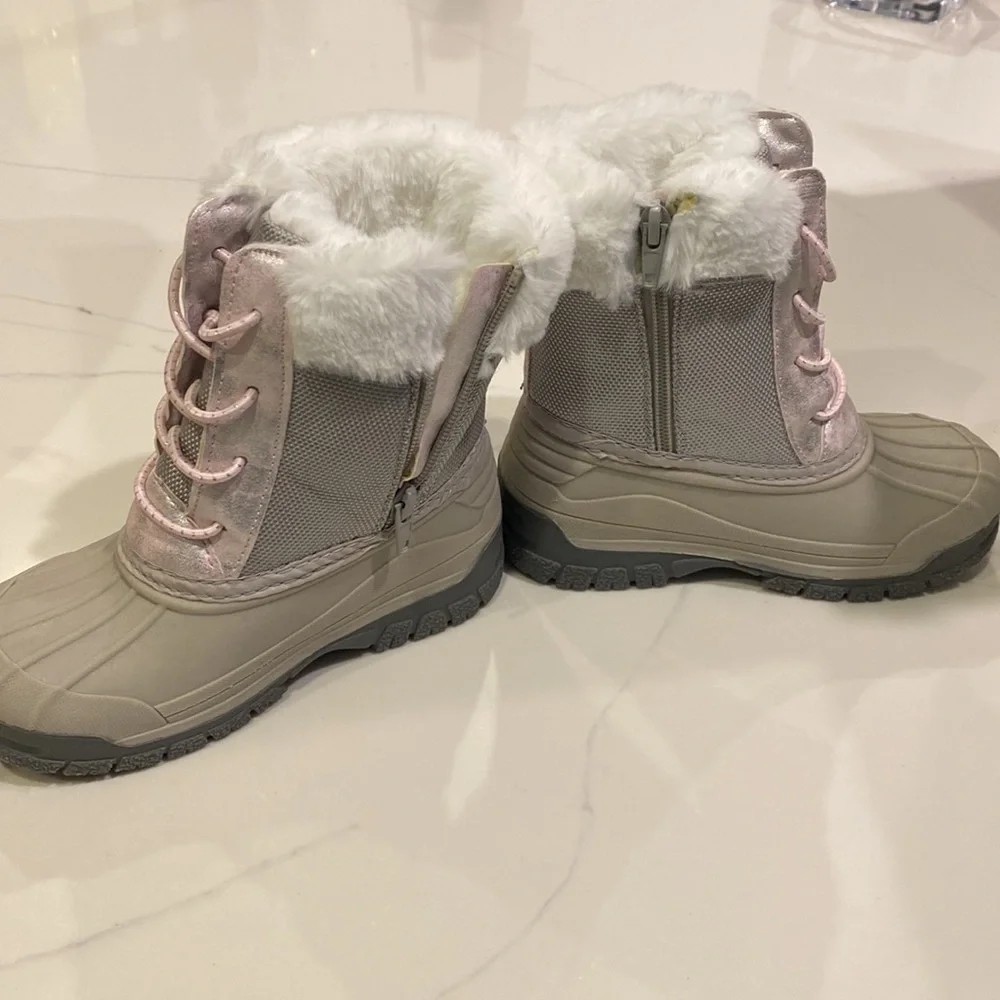 OshKosh B’gosh girls winter snow boot - Picture 2 of 6